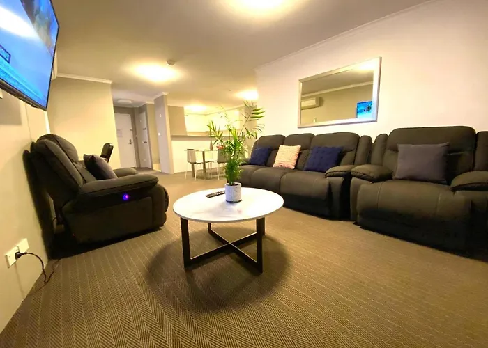 2 Bed 2 Bath Apartment In Braddon, Canberra - Pool, Gym And Free Parking